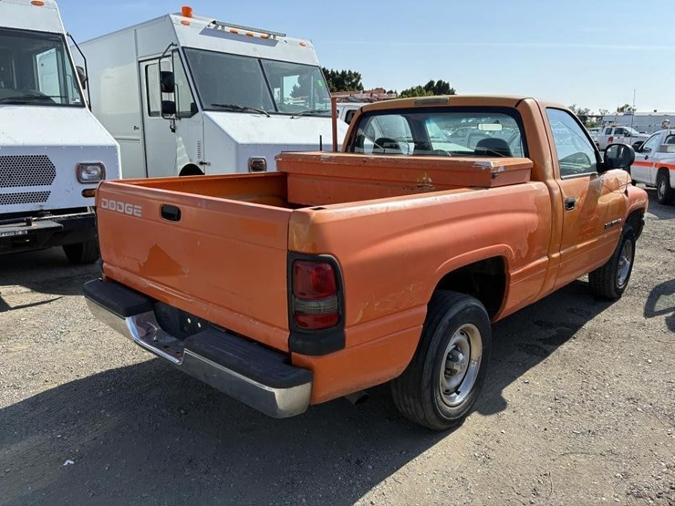 1999-dodge-1500-image-3