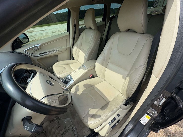 2016-volvo-xc60-image-14