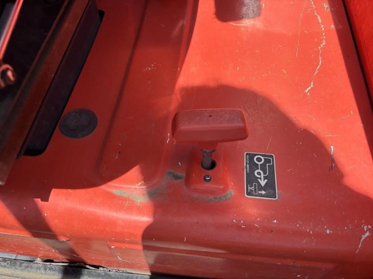 2018-kubota-m5-111d-image-31