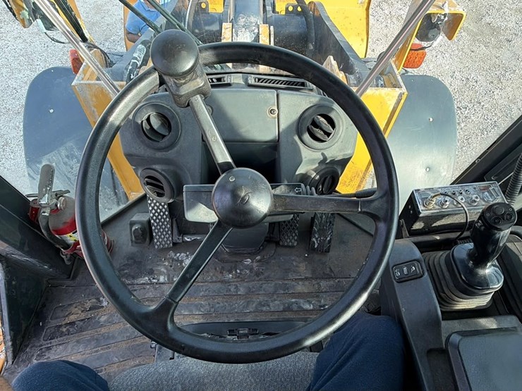 2019-deere-724k-image-25