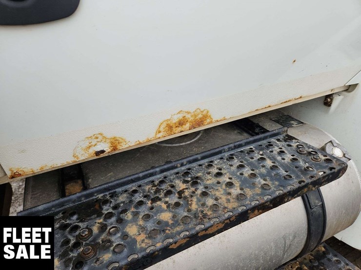 2004-international-durastar-4300-image-35