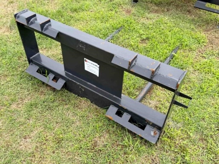 jct-skid-steer-bale-spike-attachement-image-3