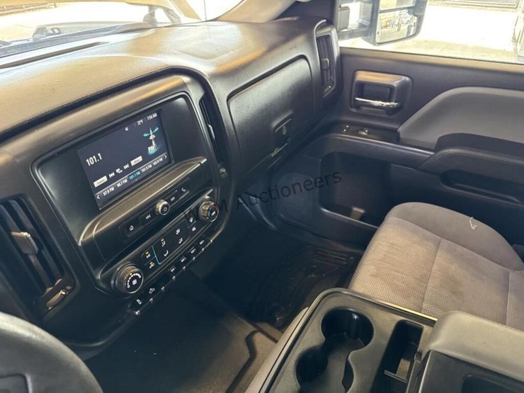 2018-chevrolet-silverado-3500hd-image-19
