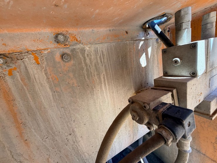 #24058-•-2009-voeller-mud-jack-h-200-image-43