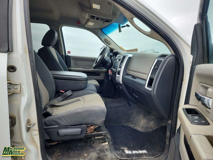 2011-dodge-3500-image-13