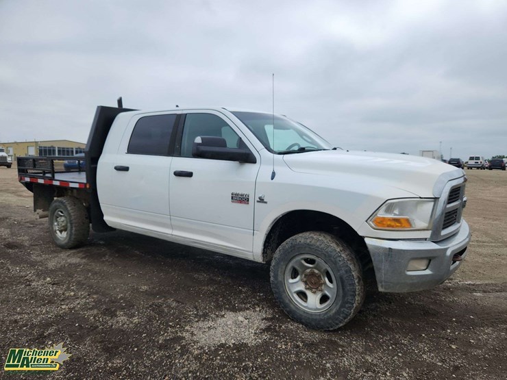 2011-dodge-3500-image-2