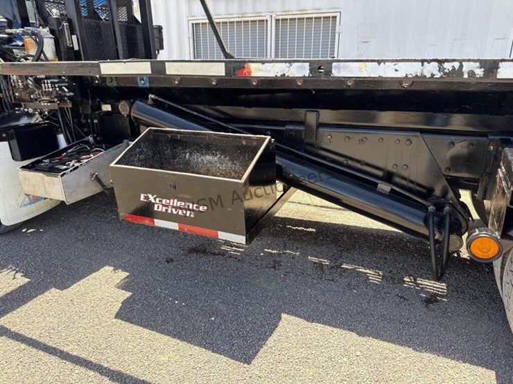 1995-peterbilt-320-image-15