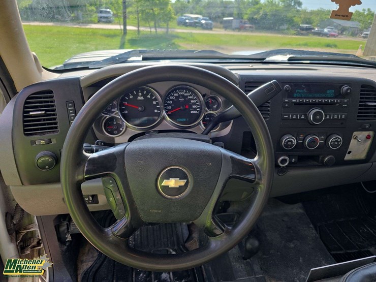 2011-chevrolet-silverado-3500hd-image-18