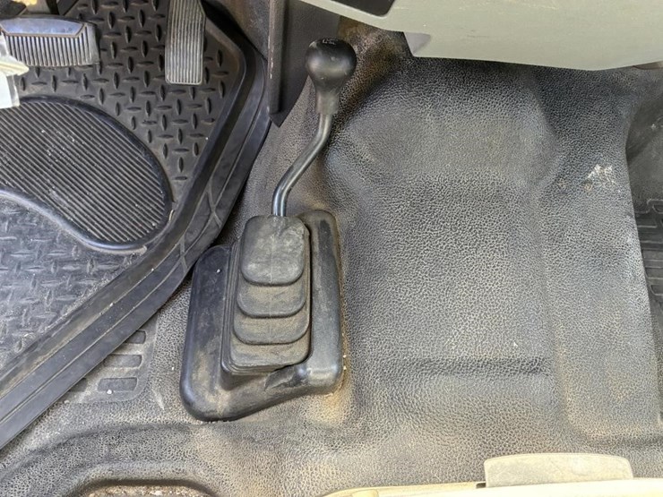 2011-ford-f550-image-19