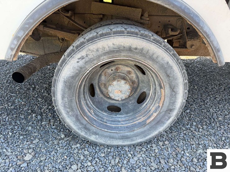 2004-ford-f550-image-32