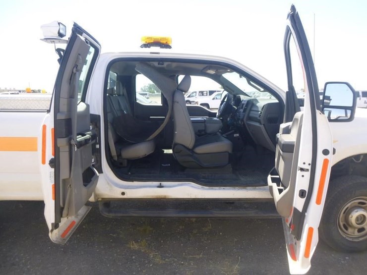 2017-ford-f350-image-15