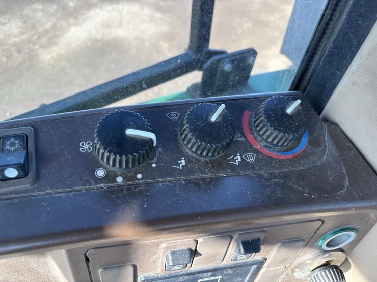 john-deere-6410-image-44