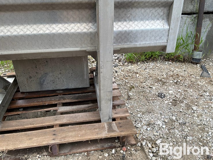 merritt-headache-rack-&-aluminum-saddle-box-image-12