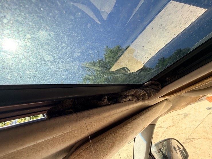 2002-chevrolet-tahoe-image-73