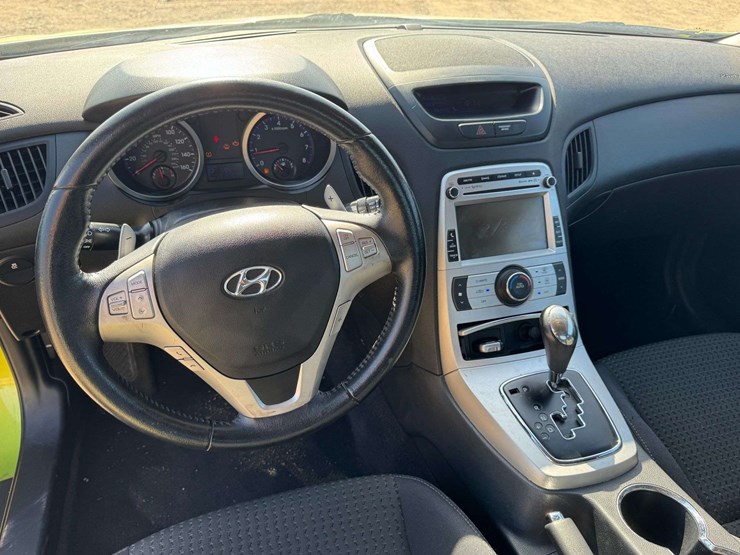 2010-hyundai-genesis-2.0l-turbo-coupe---131,967-miles-image-12