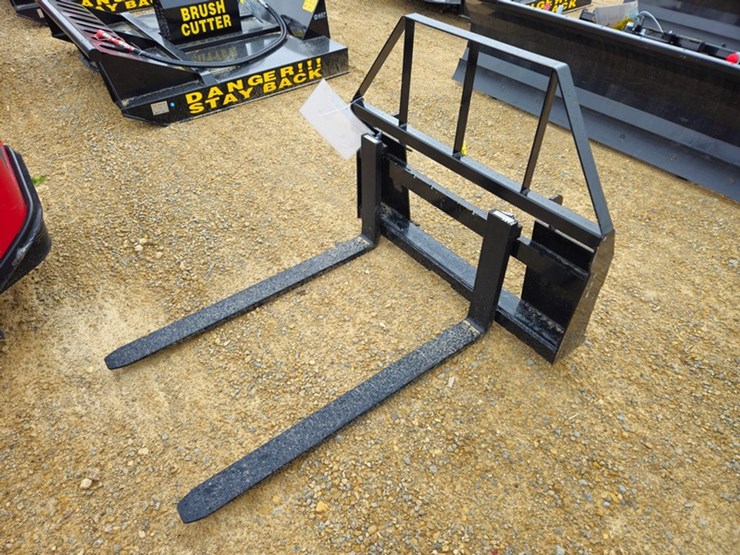 #5133-•-2026-mower-king-sa-48"-pallet-fork-image-1