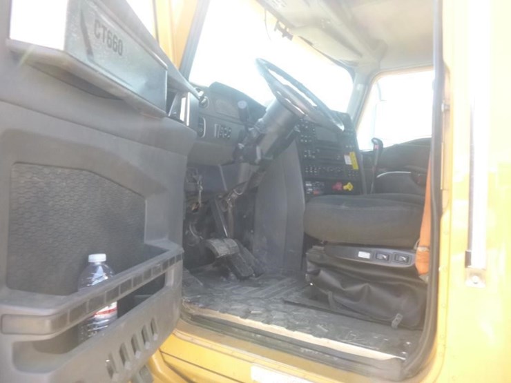 2016-caterpillar-ct660-image-11