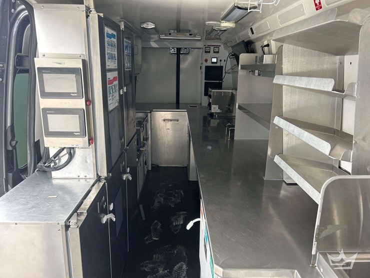 2021-mercedes-benz-sprinter-4500-image-9