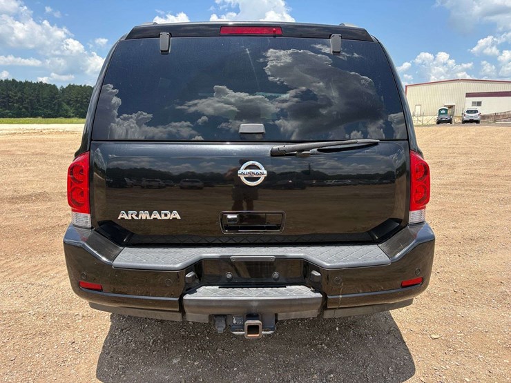 2015-nissan-armada-image-6