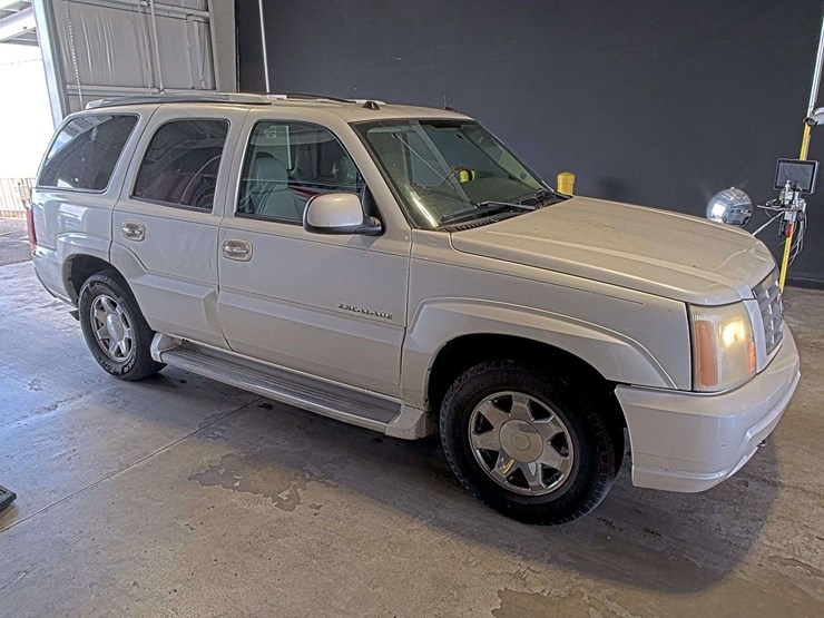 2005-cadillac-escalade-image-1