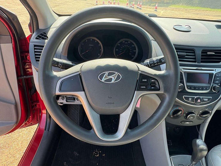 2017-hyundai-accent-4-door-hatchback-(116,839-miles)-image-13