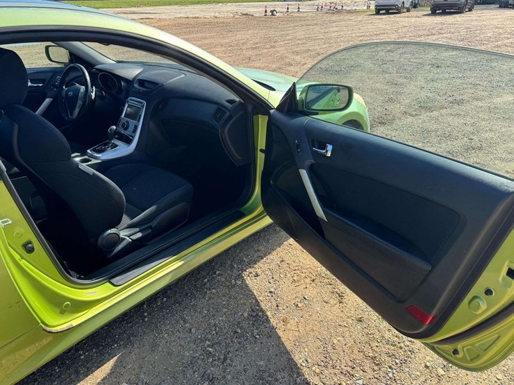 2010-hyundai-genesis-2.0l-turbo-coupe---131,967-miles-image-16