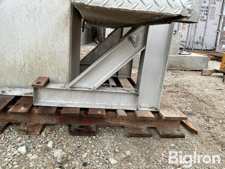 merritt-headache-rack-&-aluminum-saddle-box-image-18