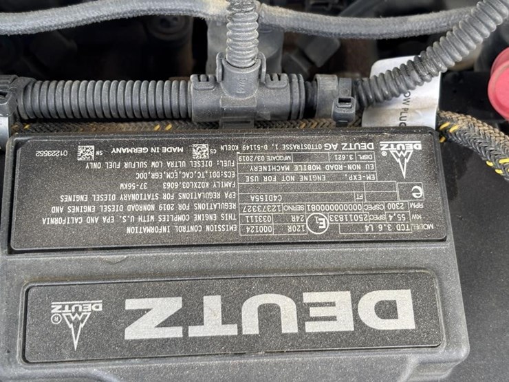 2019-genie-gth844-image-58