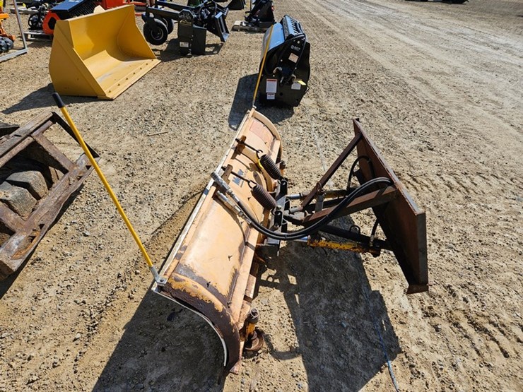 #5104-•-meyer-6'6"-snow-plow-for-skid-loader-image-2