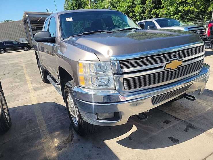 2012-chevrolet-silverado-2500hd-lt-image-1