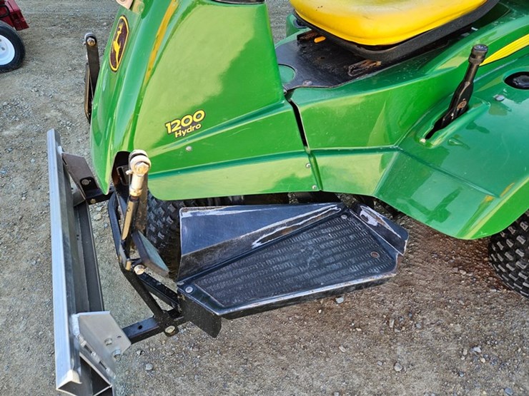 2011-john-deere-1200-image-10