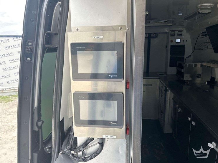 2021-mercedes-benz-sprinter-4500-image-18
