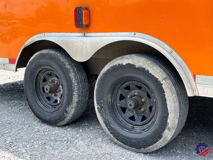 2016-sure-trac-t/a-enclosed-landscaping-tag-trailer-image-10