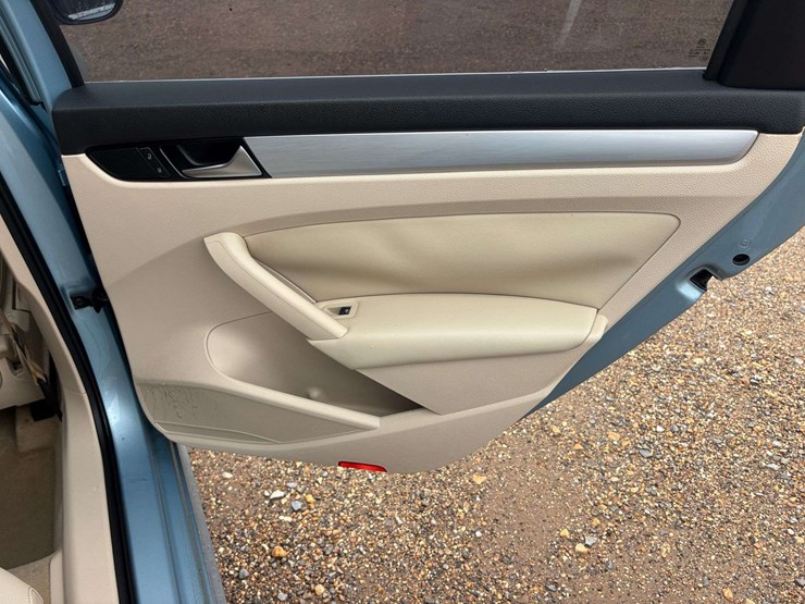 2012-volkswagen-passat-se-diesel-4-door-sedan-(172,508-miles)-image-20