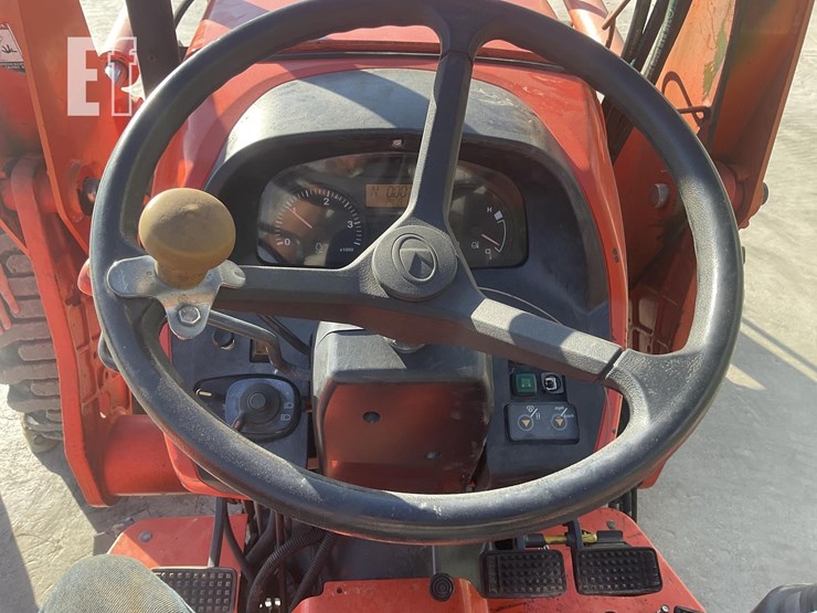 2019-kubota-m7060-image-13