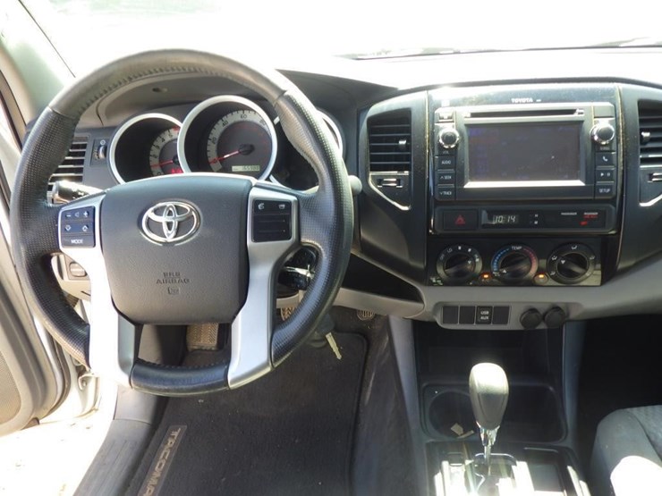 2013-toyota-tacoma-image-9