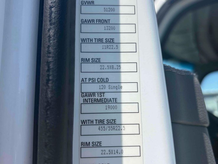 2020-kenworth-t680-image-17