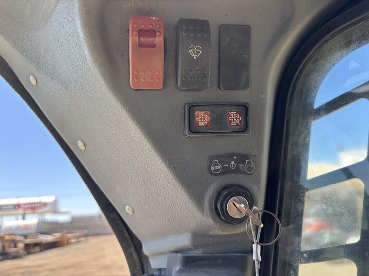 2018-yanmar-s220r-image-33