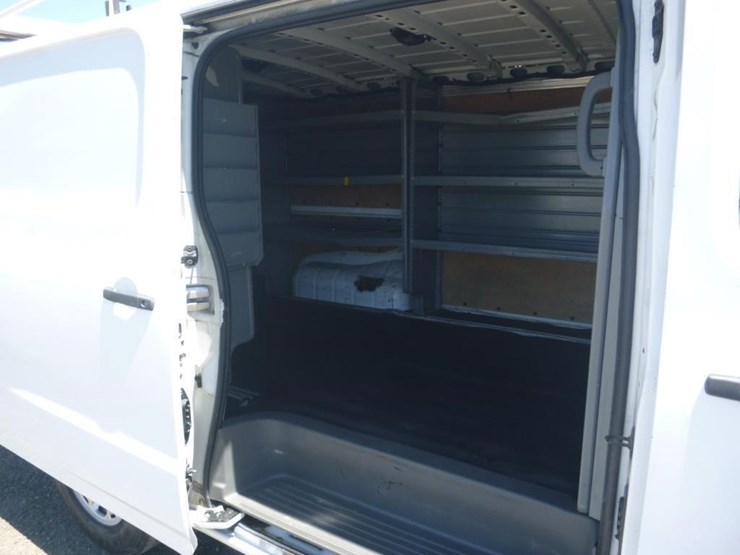 2016-nissan-nv2500-image-7
