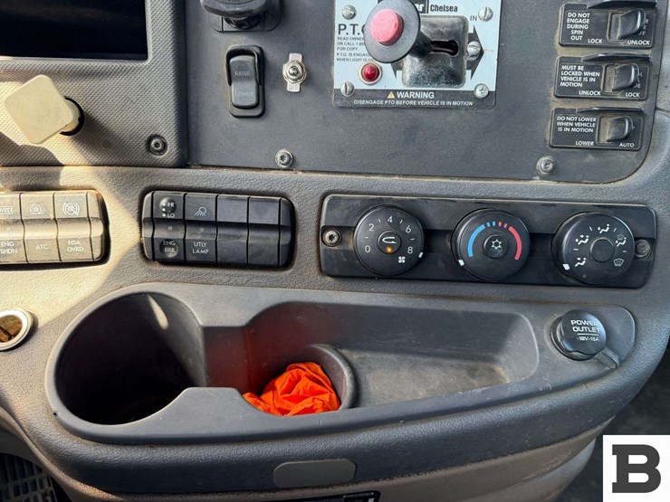 2014-freightliner-cascadia-125-image-51