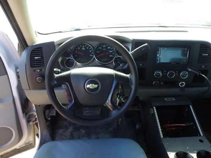 2013-chevrolet-2500hd-image-7