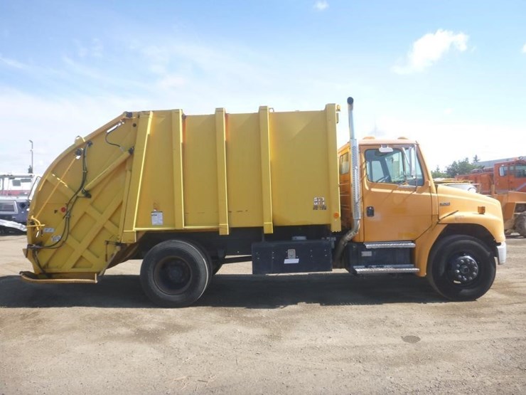 1996-freightliner-fl70-image-11