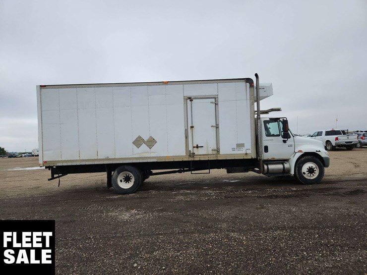 2004-international-durastar-4300-image-9