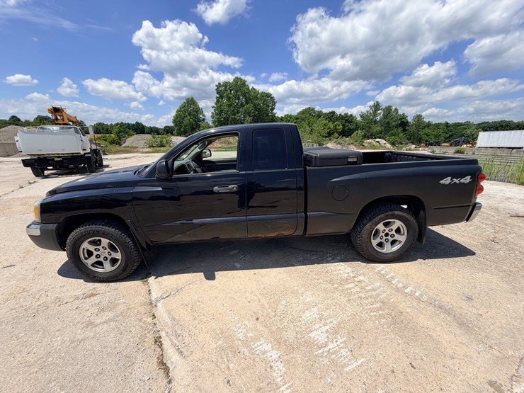 2005-dodge-dakota-image-4