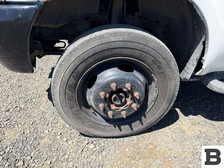 2004-ford-f550-image-12