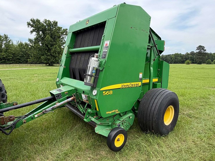 2010-john-deere-568-image-1