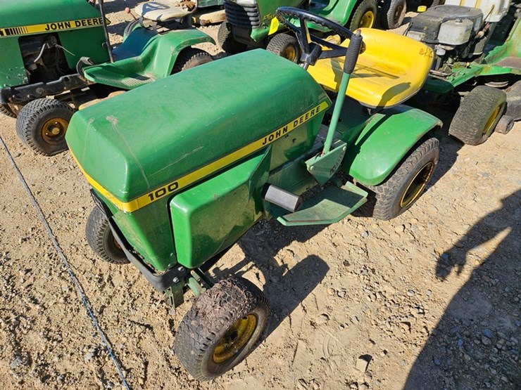 john-deere-100-image-1