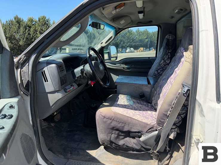 2004-ford-f550-image-35