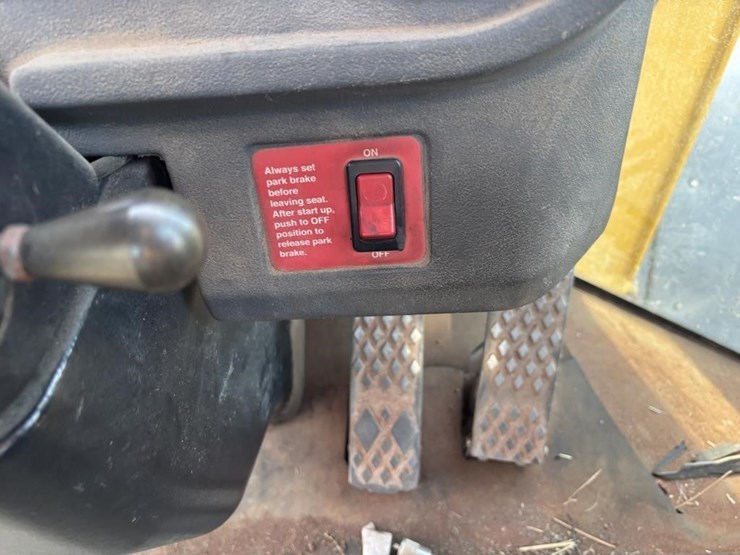 2005-deere-624j-image-35