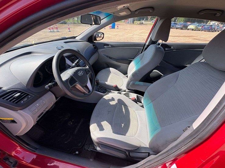 2017-hyundai-accent-4-door-hatchback-(116,839-miles)-image-12